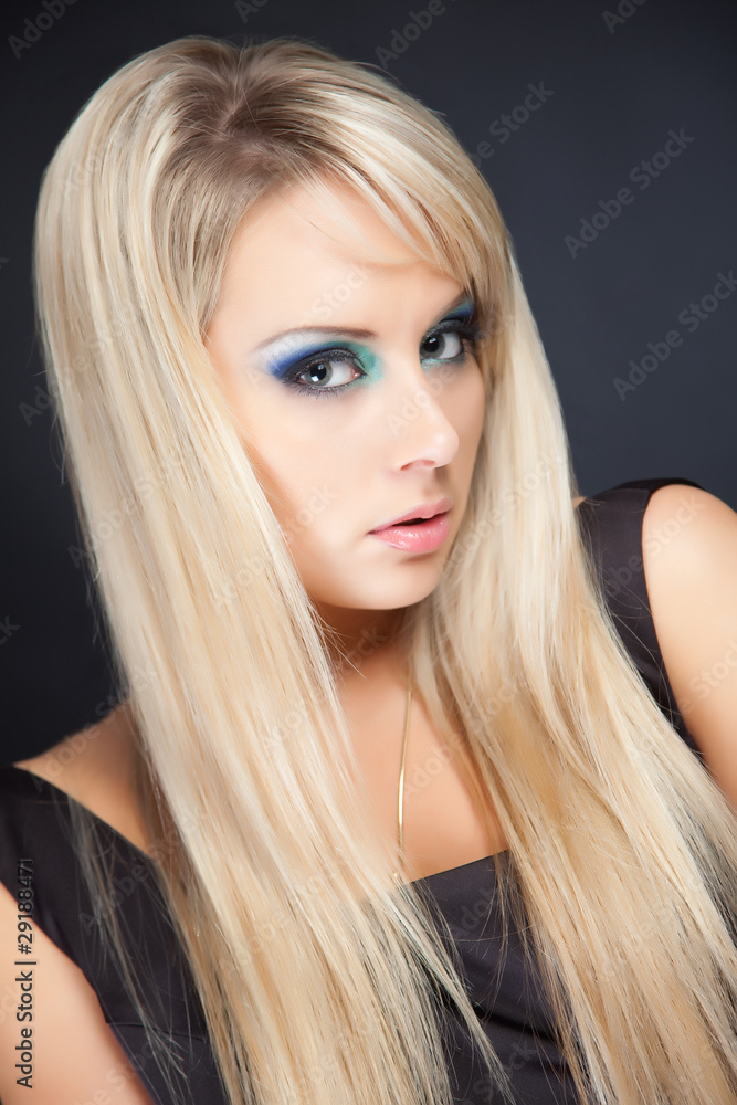 Naklejka premium Portrait of long-haired woman