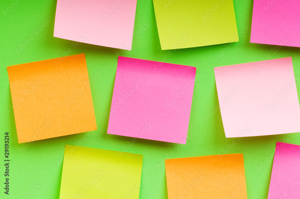 Fototapeta premium Reminder notes on the bright colorful paper