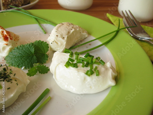 Labneh – Selbstgemachter Frischkäse aus Joghurt photo