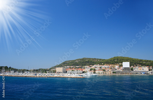 The blue sky and sea in croatia © Nneirda