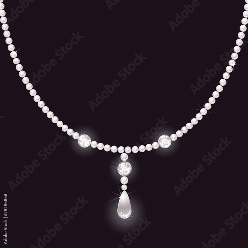 Pearl necklace with a shiny coulomb in form of drop