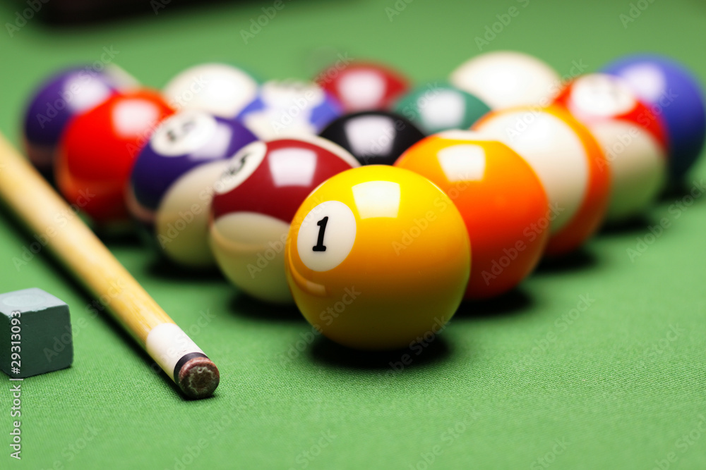 Naklejka premium Billiard balls, cue on green table!