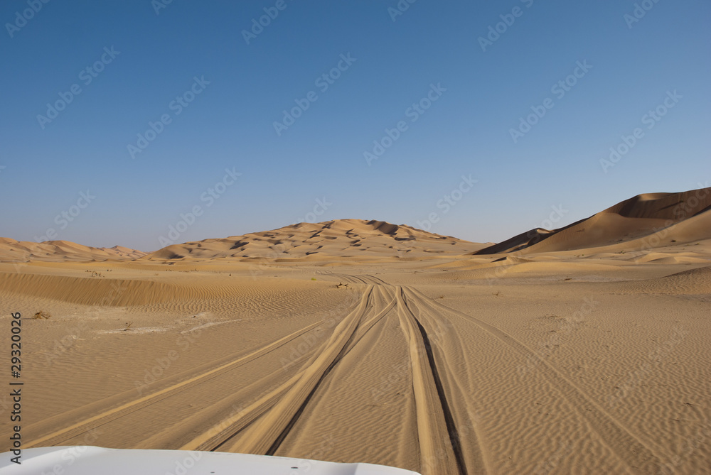 mit dem Auto durch die Wüste