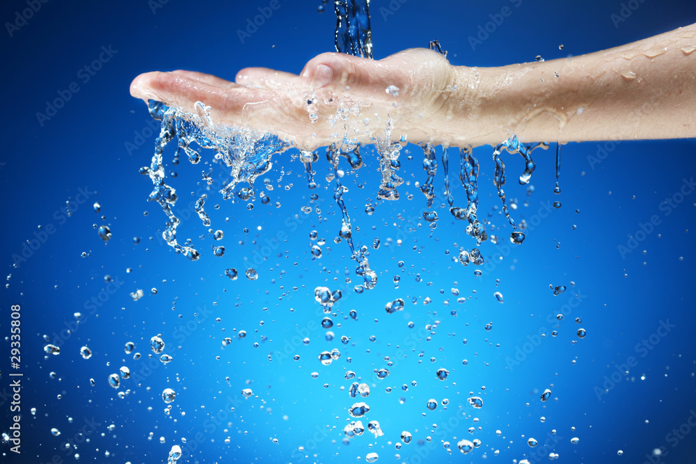 Fototapeta premium Water falling on hand