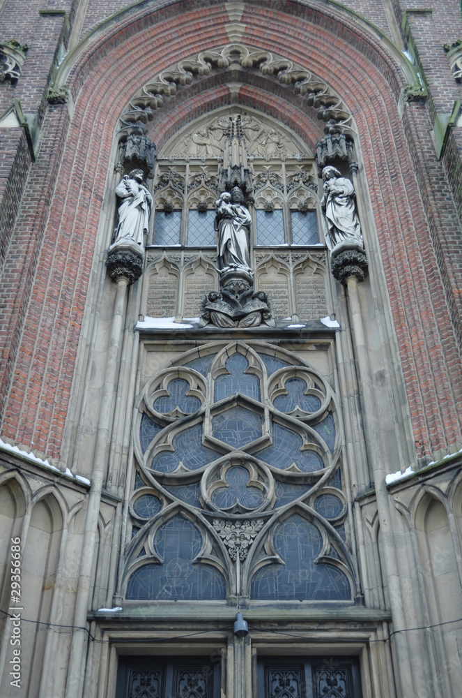 Kirchenfront - Kirche St. Cyriakus Bistum Aachen, Deutschland
