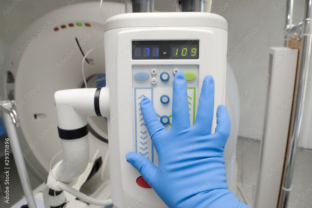 Doctor click an electronic syringe with automatic loading Doctor click an electronic syringe with automatic loading