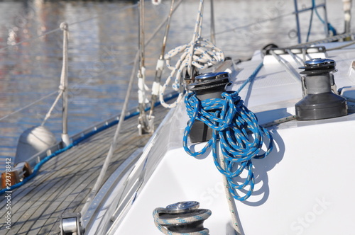 winch poulie et cordes sur voilier © Claireliot