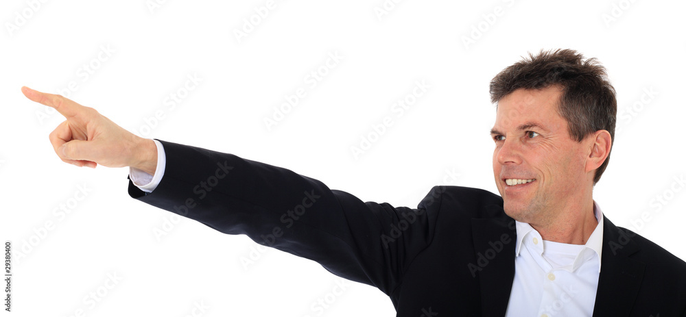 Attraktiver Mann zeigt mit dem Finger auf etwas. Stock-Foto | Adobe Stock
