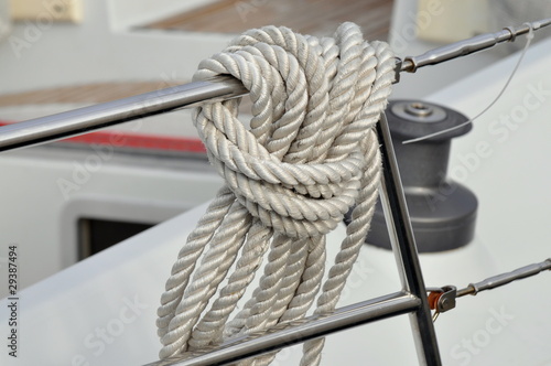 bâteau voilier winch et cordage