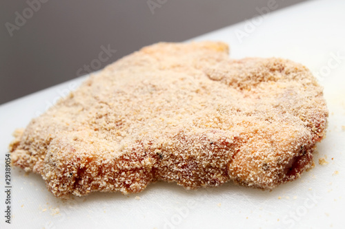 Paniertes rohes SChnitzel photo