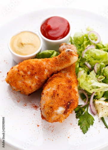 Roasted chicken drumsticks and vegetables