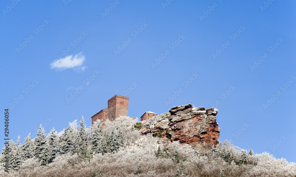 Fototapeta premium Der Trifels im Winter