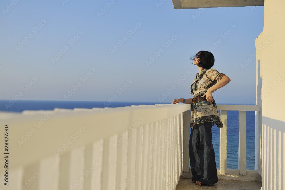 woman travel fashion woman travel fashion
