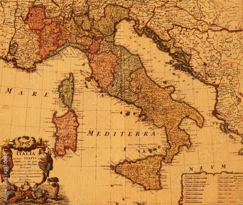 Foto antique map of Italy