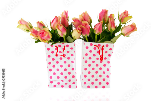Fototapeta Naklejka Na Ścianę i Meble -  Pink gift roses