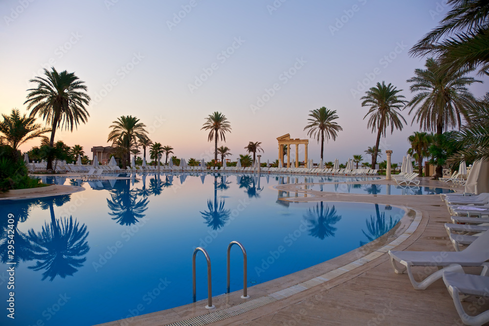 Obraz premium sunrise on swimming pool