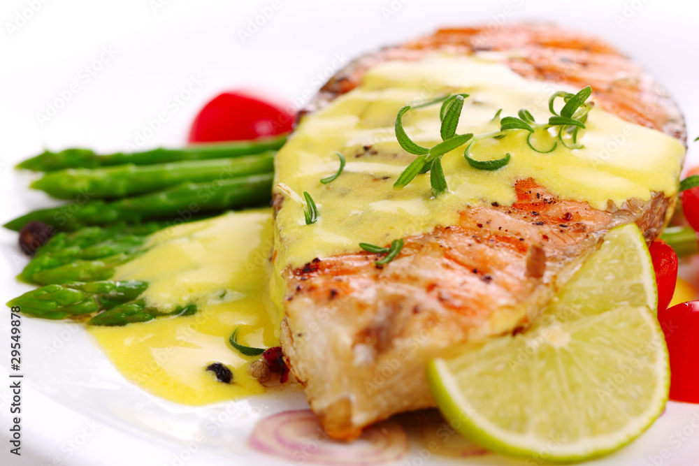 Grilled salmon with lime, asparagus and saffron sauce with rosem Grilled salmon with lime, asparagus and saffron sauce with rosem