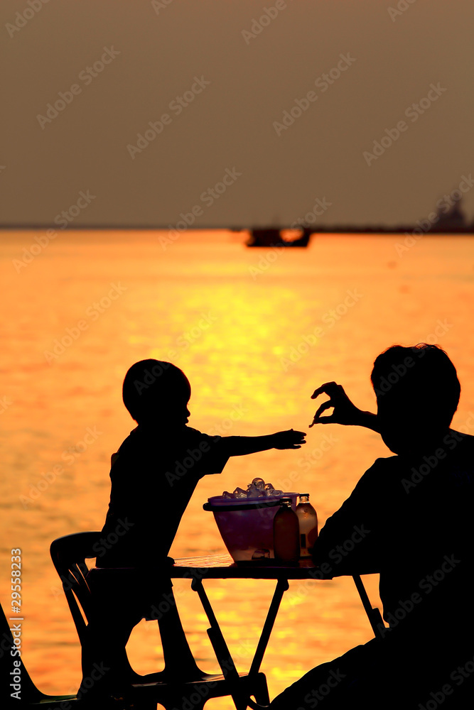 Obraz premium Family on beach .