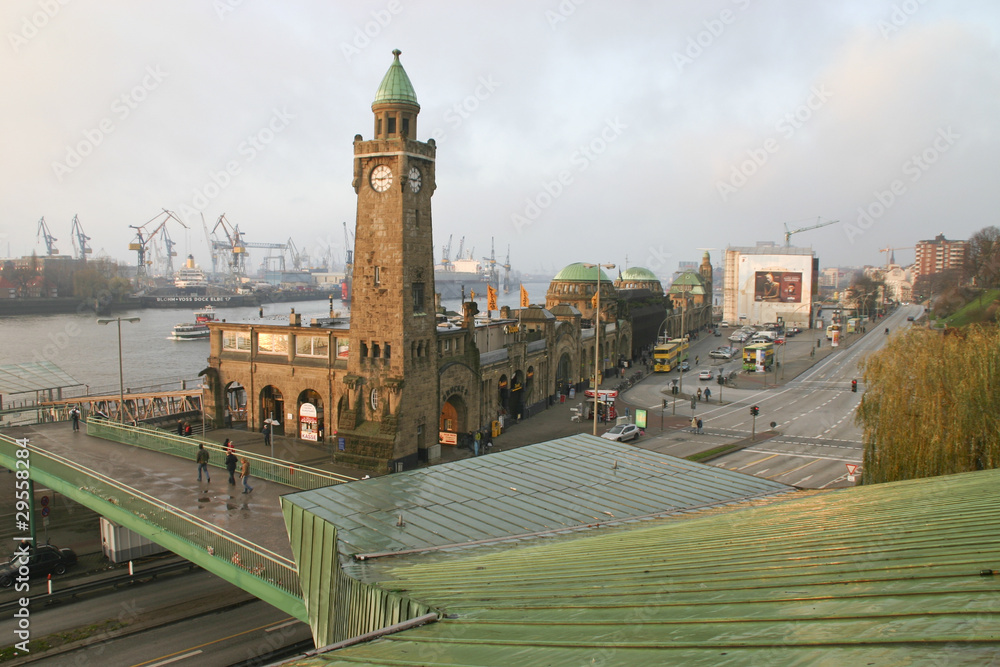 Obraz premium Landungsbrücken in Abendstimmung