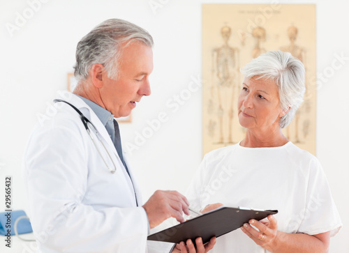 Senior doctor talking with his sick patient © WavebreakMediaMicro