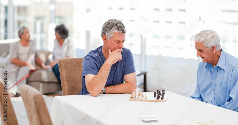 Obraz premium Seniors playing chess