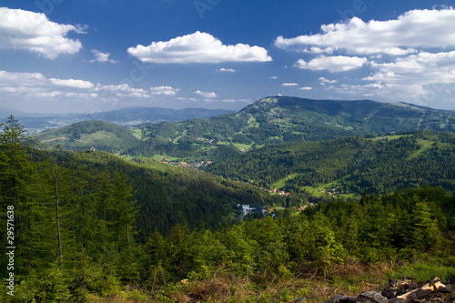 Piękny górski pejzaż w polskich górach Beskidach photo
