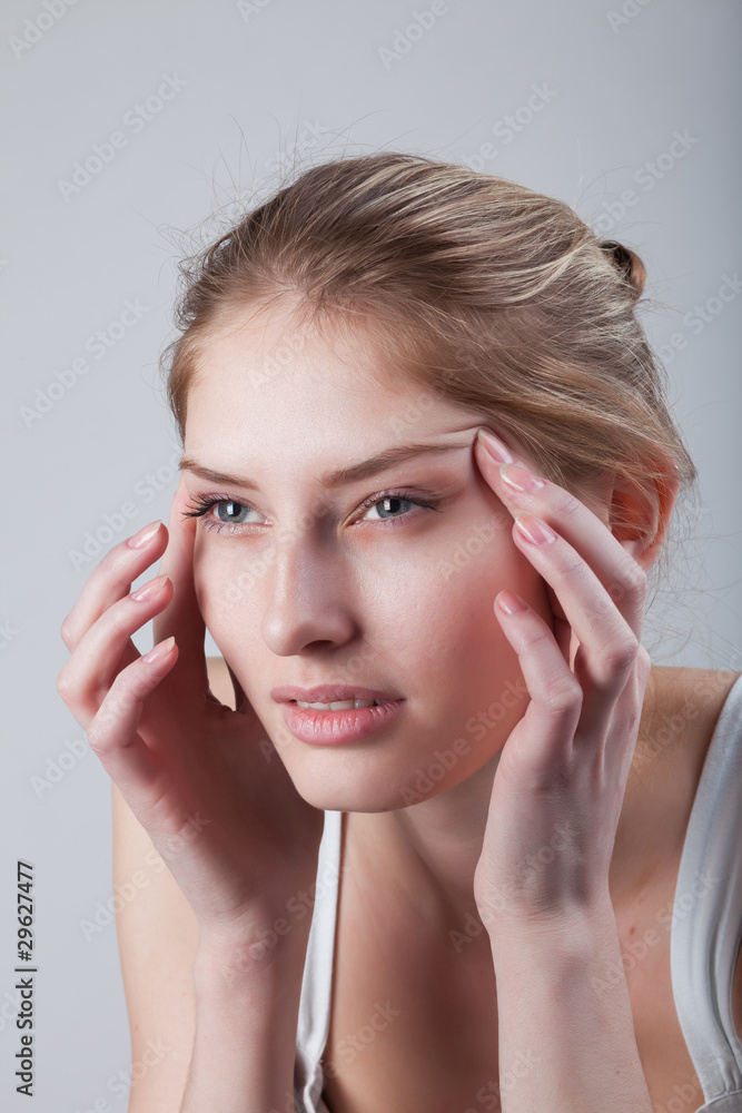 Fototapeta premium Screwing up girl