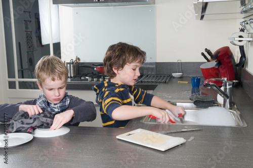 Obraz na plátně Two boys doing the dishes