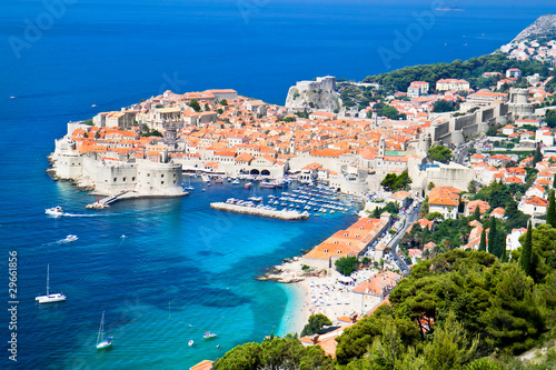 Fototapeta Naklejka Na Ścianę i Meble -  A panoramic view of an old city of Dubrovnik