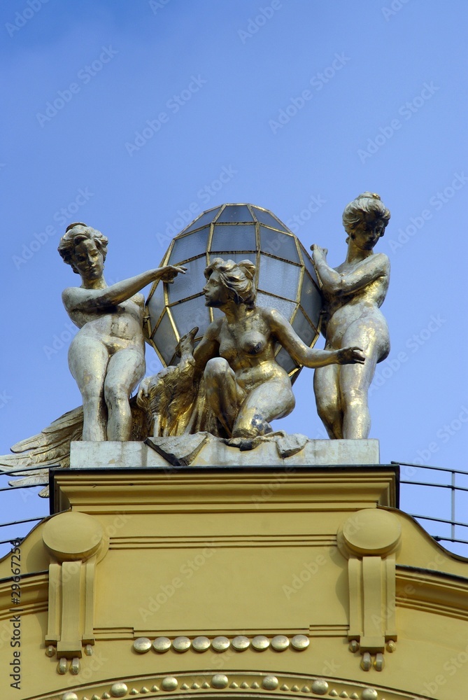 Obraz premium République Tcheque, Prague : Fronton d'immeuble art-nouveau