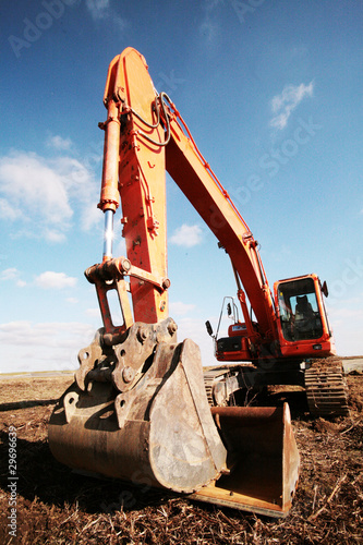 pelleteuse sur chantier dans zone industrielle
