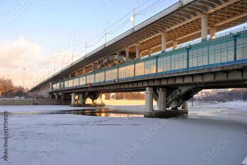 Метромост в Лужниках зимой.