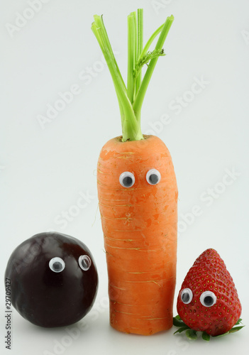 Carotte Prune Rouge Et Fraise Avec Des Yeux Stock Photo Adobe Stock Carotte Prune Rouge Et Fraise Avec Des Yeux Stock Photo Adobe Stock