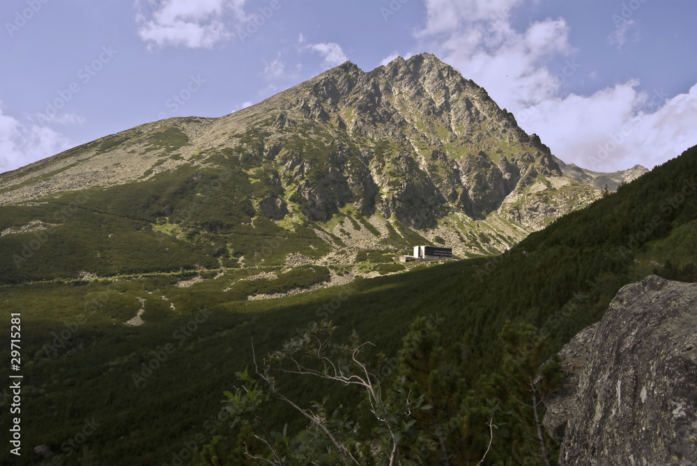 Fototapeta premium mountain hotel below the peak