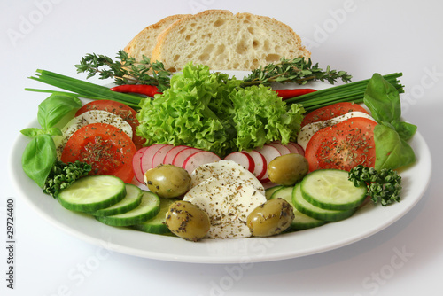 Bunter Salat mit Chiabattabrot photo