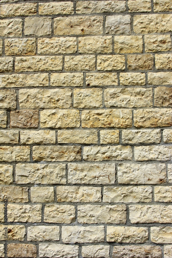 Mauer aus behauenen Kalksteinen Mauer aus behauenen Kalksteinen