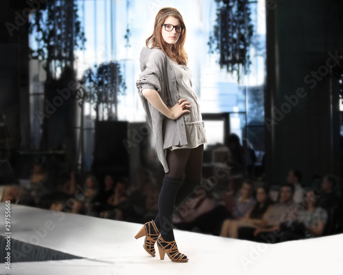 Obraz na plátně Teenage girl on catwalk at fashion show