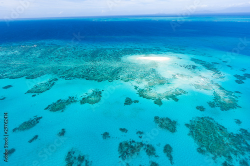 Fotobehang Coral sand cay on Great Barrier Reef, Queensland, Australia