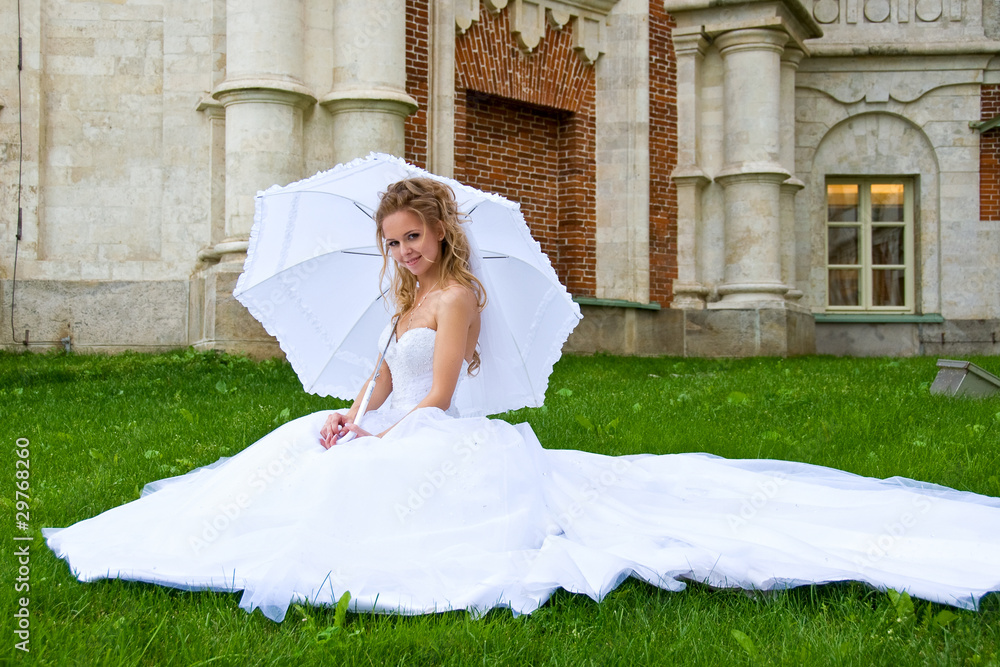 Fototapeta premium Bride with umbrella_2