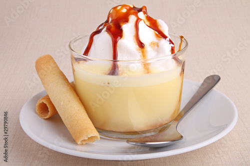 Fotografie caramel floating island
