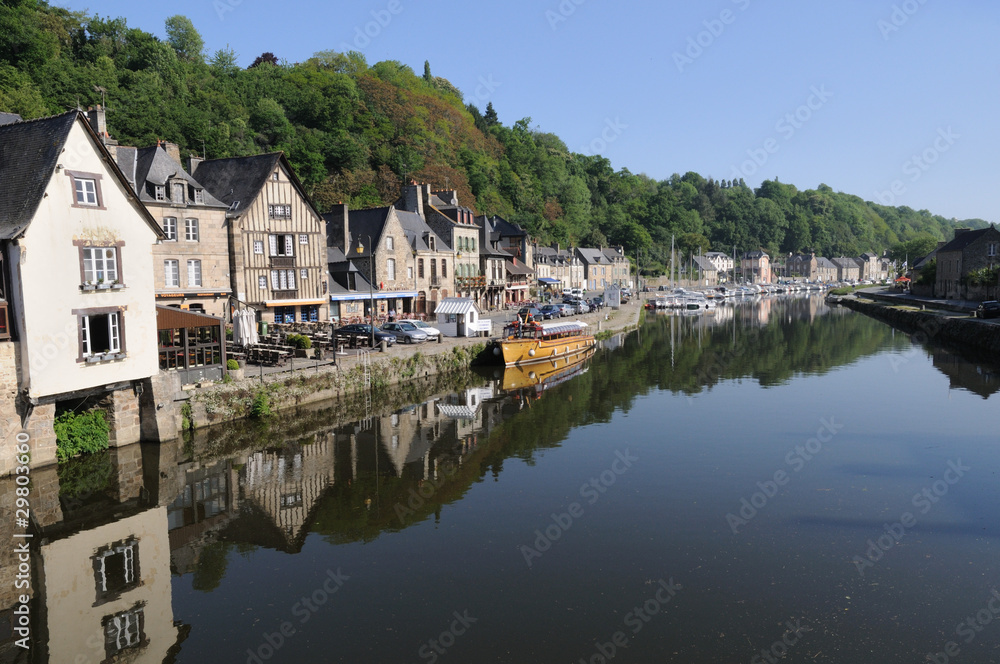 Le vieux port de Dinan sur la <rance