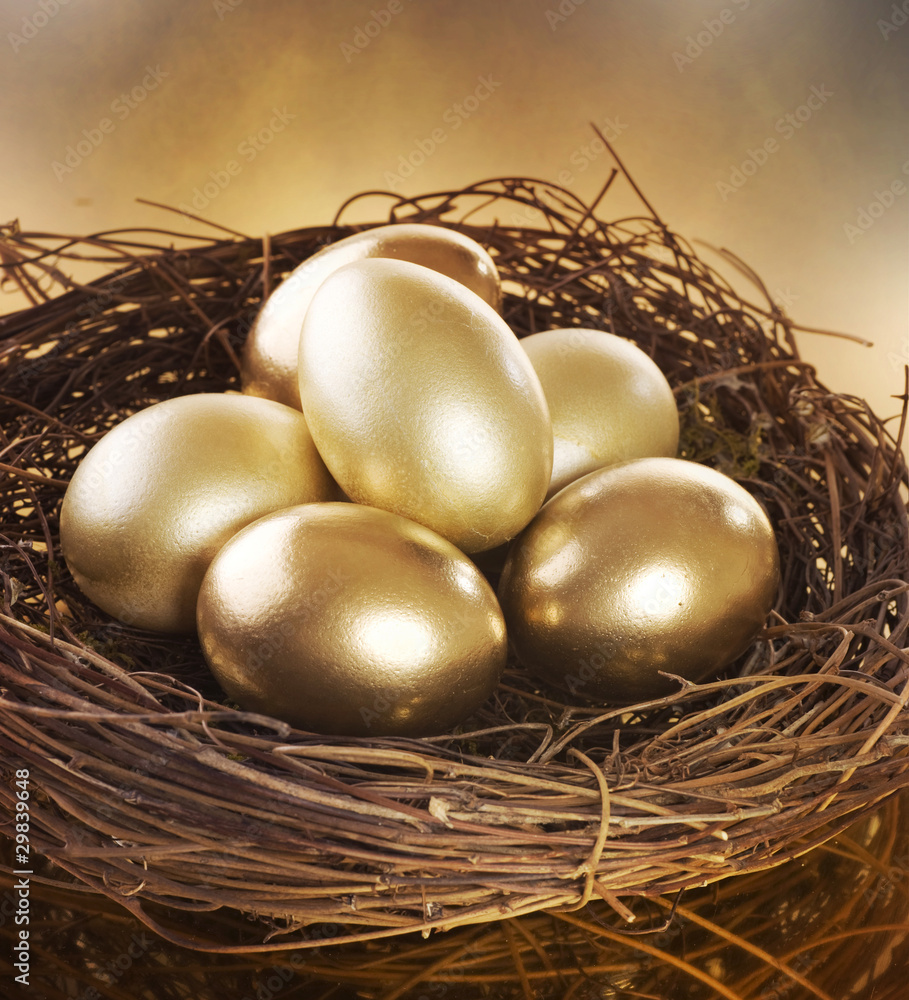 Obraz premium Easter. Golden Eggs in a Nest