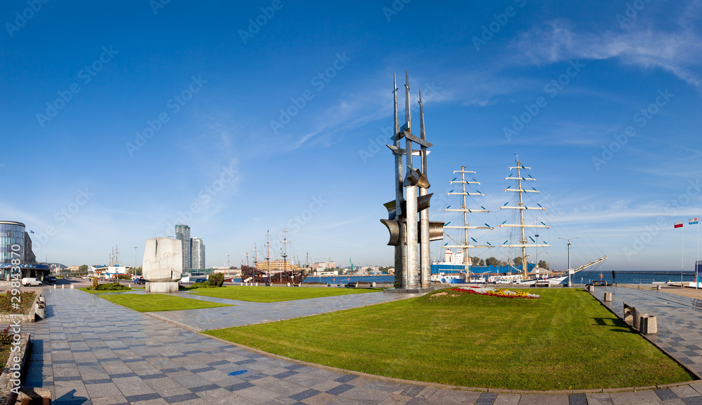 Obraz premium Panoramic view of Kosciuszko Square in Gdynia, Poland.