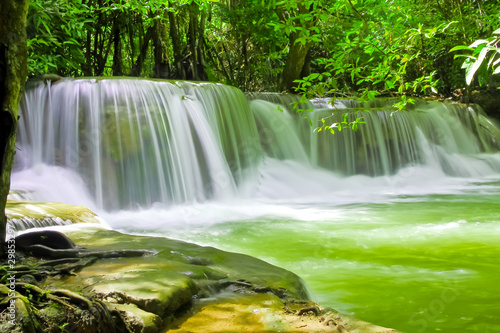 Fototapeta Naklejka Na Ścianę i Meble -  Huay Mae Kamin Waterfall