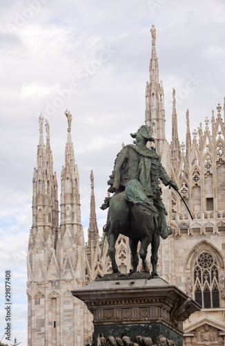 Monumento a Vittorio Emanuele II in Piazza Duomo, Milano © bepsphoto