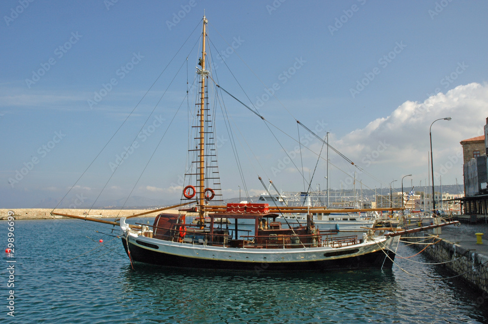 Boot im Hafen von Chania