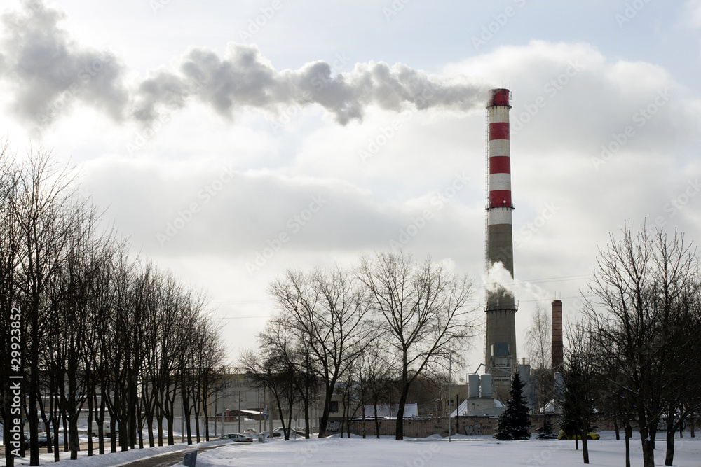 Obraz premium Factory pipe, emitting a cloud of white smoke