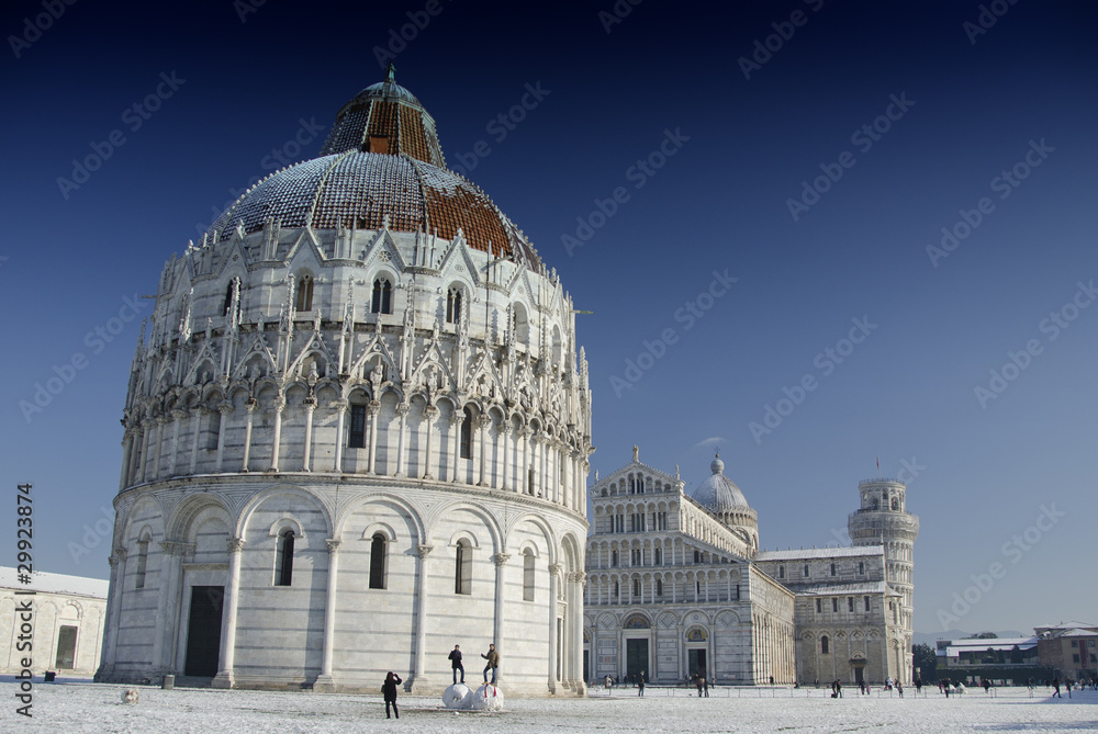 Fototapeta premium Piazza dei Miracoli in Pisa after a Snowstorm