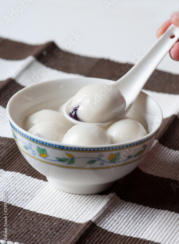 sweet dumplings made of glutinous rice flour