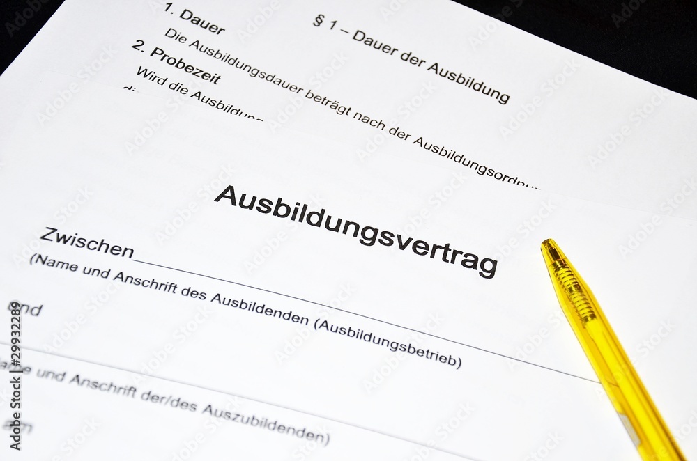 Ausbildungsvertrag Stock-Foto | Adobe Stock